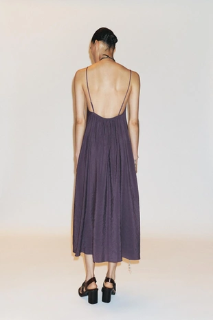 Платье миди из струящейся ткани с волнистым вырезом- Заказать в России