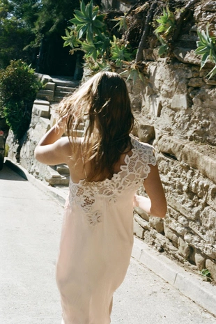 Платье асимметричного кроя с отделкой крючком — LIMITED EDITION- Заказать в России