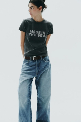 Футболка из ткани с эффектом потертости и стразами- Заказать в России