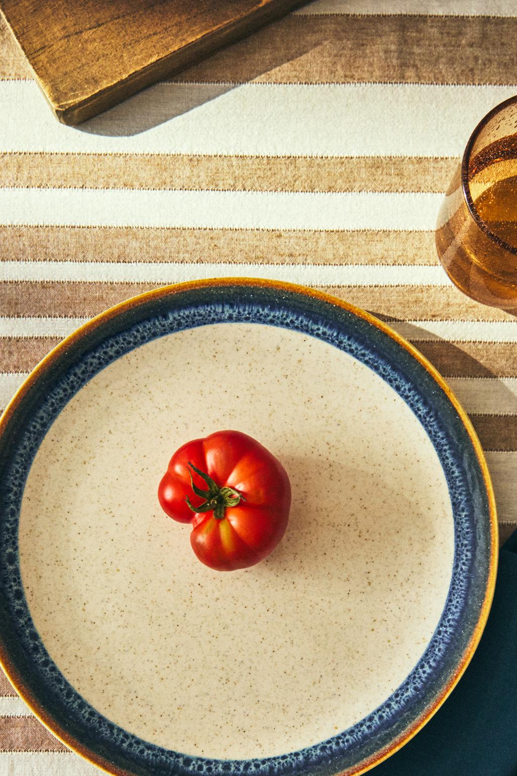 Фарфоровый обеденный тарелка