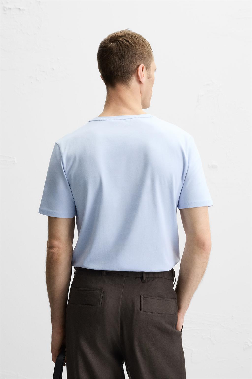 БАЗОВАЯ ПРИТАЛЕННАЯ ФУТБОЛКА SLIM FIT