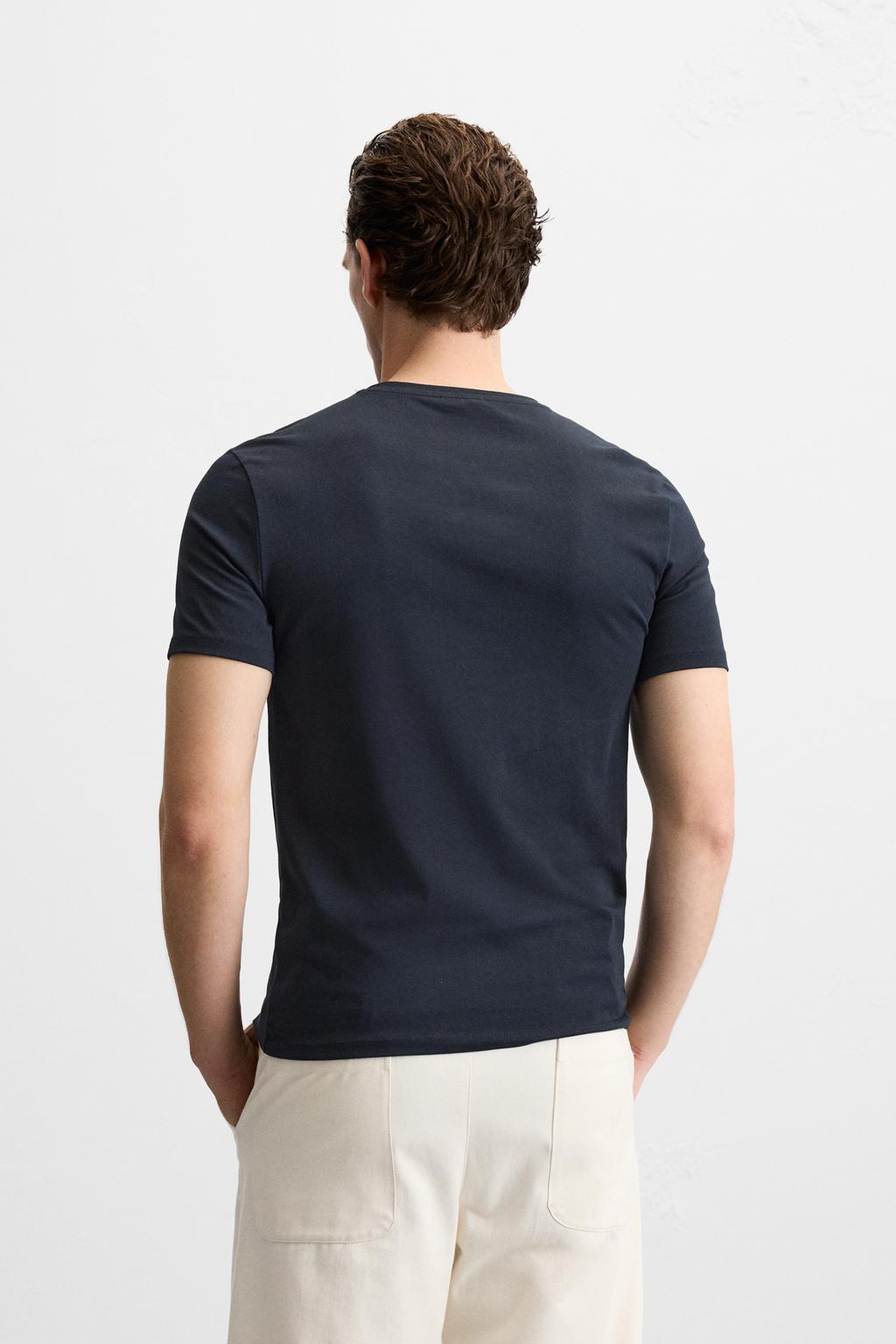 БАЗОВАЯ ПРИТАЛЕННАЯ ФУТБОЛКА SLIM FIT