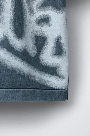 Футболка с эффектом «варенки» и граффити- Заказать в России