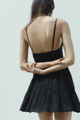 Короткое платье с вышивкой