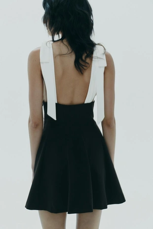 Короткое комбинированное платье с бантами- Заказать в России