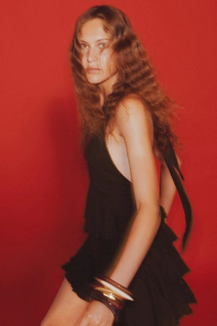 Короткое платье с оборами из марли- Заказать в России