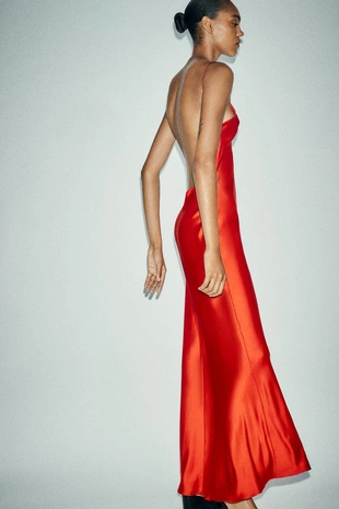 Длинное атласное платье с открытой спиной- Заказать в России