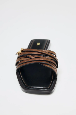 Кожаные шлепанцы с ремешками и пряжкой- Заказать в России