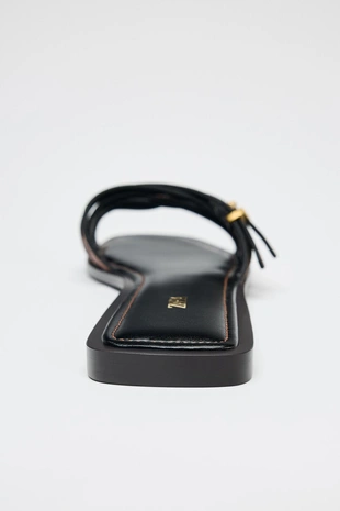 Кожаные шлепанцы с ремешками и пряжкой- Заказать в России