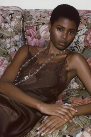 Набор из двух ожерелий с элементами и бутылкой- Заказать в России