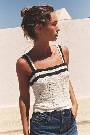 Топ с контрастными воланами- Заказать в России