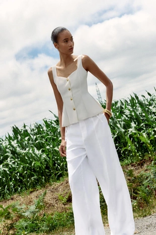 Эластичный топ-жилет с баской