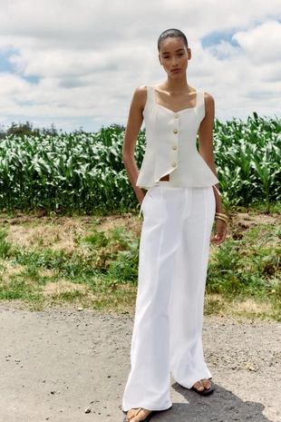 Эластичный топ-жилет с баской