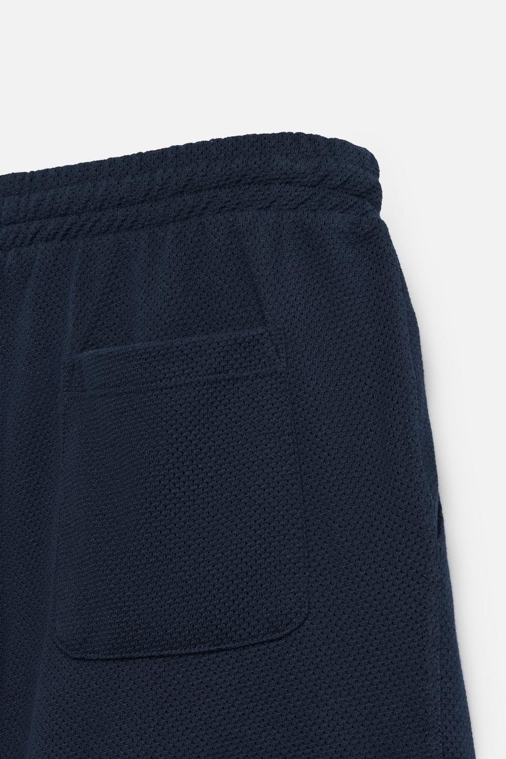 ШОРТЫ-БЕРМУДЫ RELAXED FIT ИЗ РЕЛЬЕФНОЙ ТКАНИ