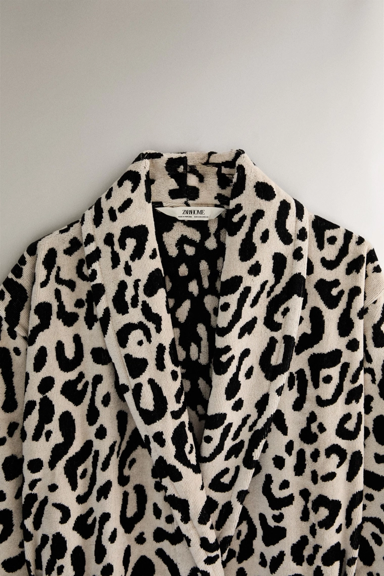 Халат из велюра с животным принтом