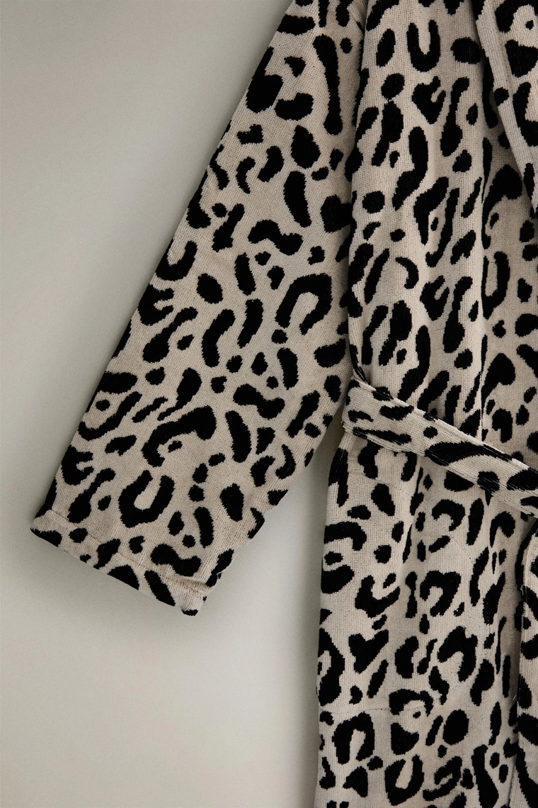 Халат из велюра с животным принтом