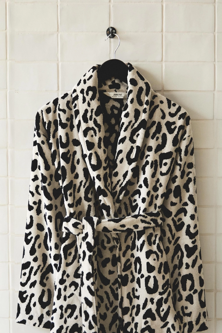 Халат из велюра с животным принтом