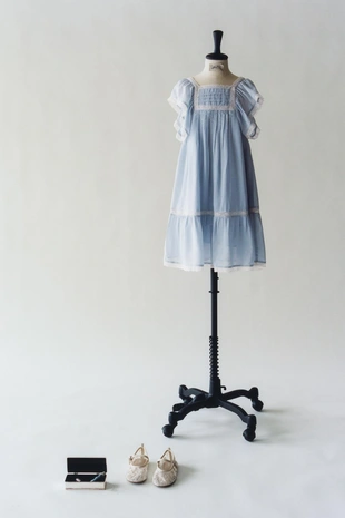 Платье с кружевной отделкой - Заказать в России