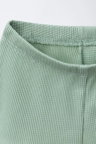 Комплект из футболки и шортов-бермудов вафельной текстуры- Заказать в России