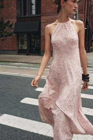 Платье-миди с бахромой и горловиной халтер- Заказать в России