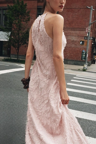 Платье-миди с бахромой и горловиной халтер- Заказать в России