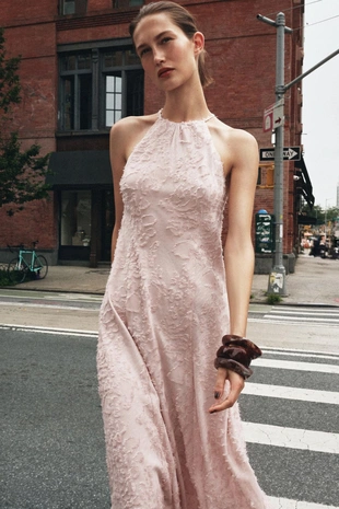 Платье-миди с бахромой и горловиной халтер- Заказать в России