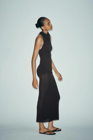 Длинное текстурированное платье-халтер- Заказать в России