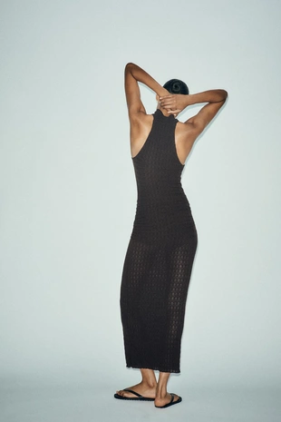 Длинное текстурированное платье-халтер- Заказать в России