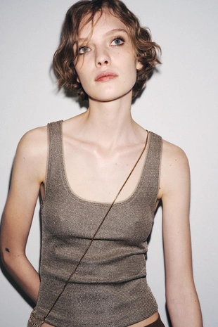 Топ с текстурой и металлизированной нитью- Заказать в России