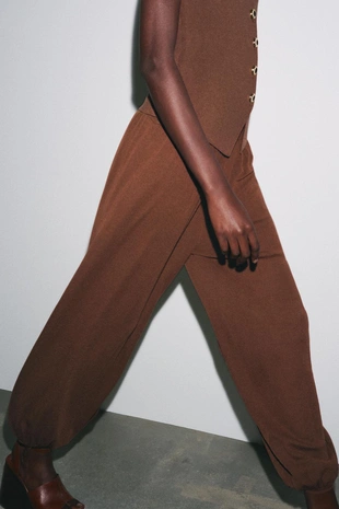 Однотонный трикотажный топ без рукавов- Заказать в России