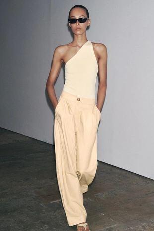 Боди асимметричного кроя из полиамида