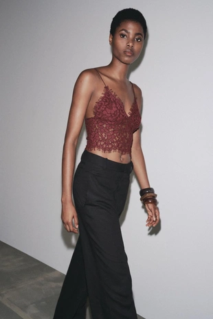 Укороченный топ с вышивкой- Заказать в России