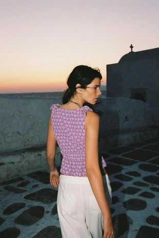 Топ с завязками и перфорированной вышивкой- Заказать в России