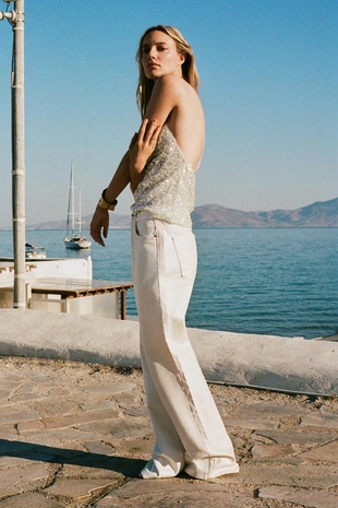 Топ с пайетками и горловиной халтер- Заказать в России