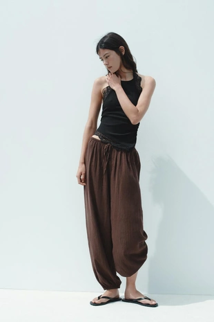 Текстурированный топ-халтер с кружевом- Заказать в России