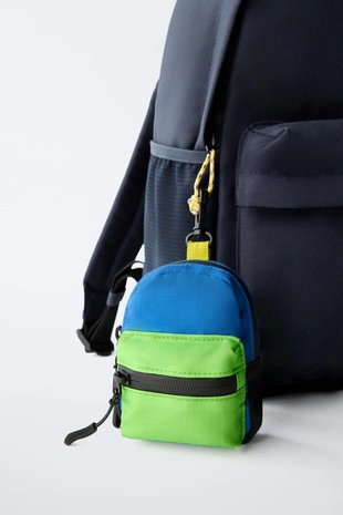 Брелок для рюкзака в стиле цветных блоков - Заказать в России