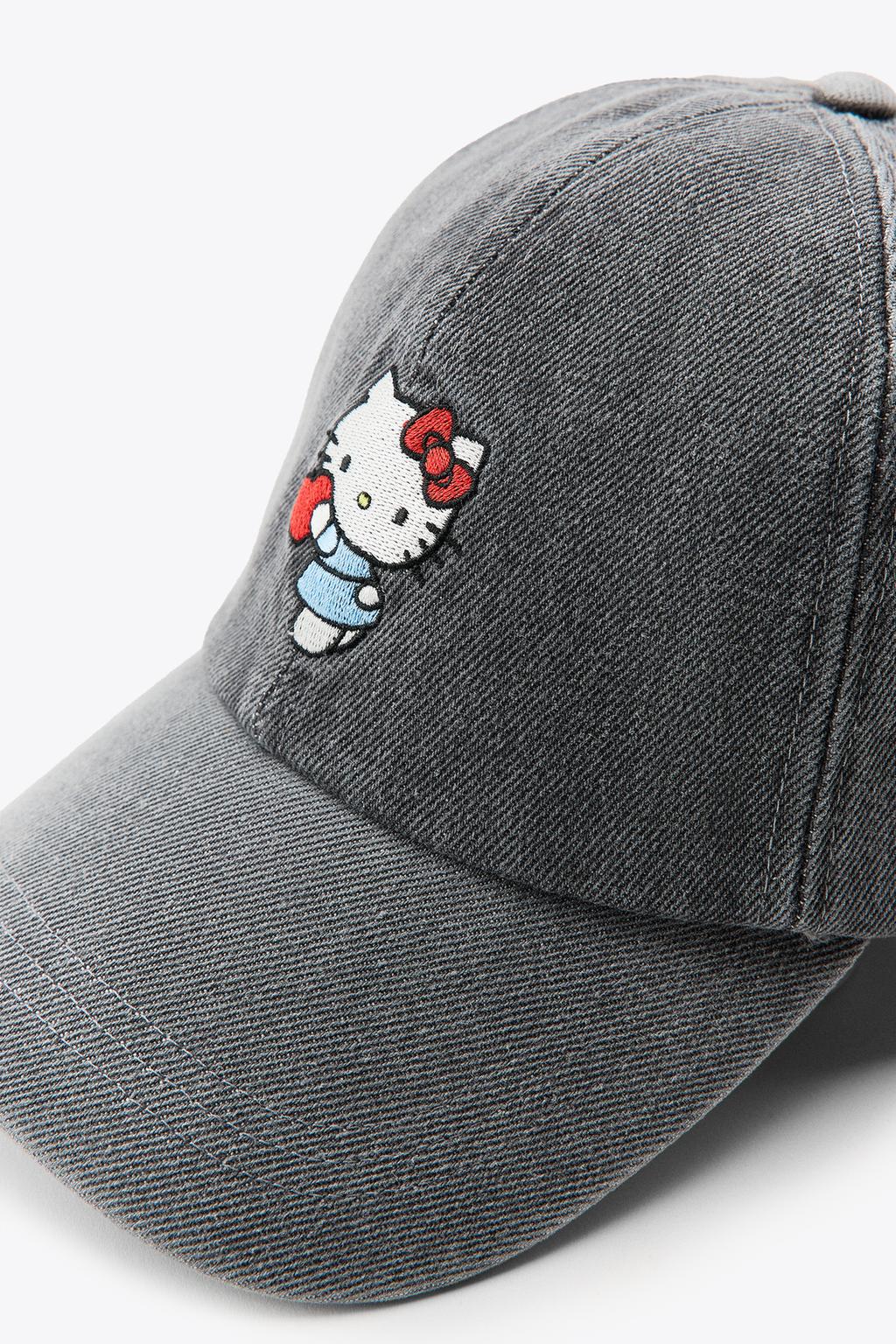 ДЖИНСОВАЯ КЕПКА HELLO KITTY © 2025 SANRIO