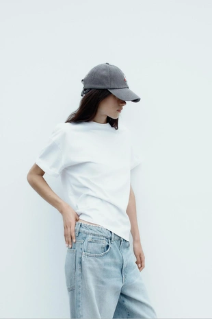 Джинсовая кепка HELLO KITTY © 2025 SANRIO- Заказать в России