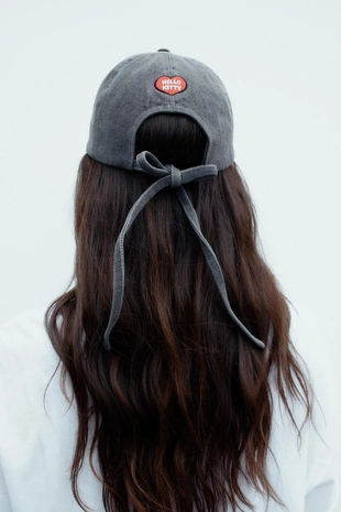 Джинсовая кепка HELLO KITTY © 2025 SANRIO- Заказать в России