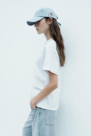 Джинсовая кепка HELLO KITTY © 2025 SANRIO- Заказать в России