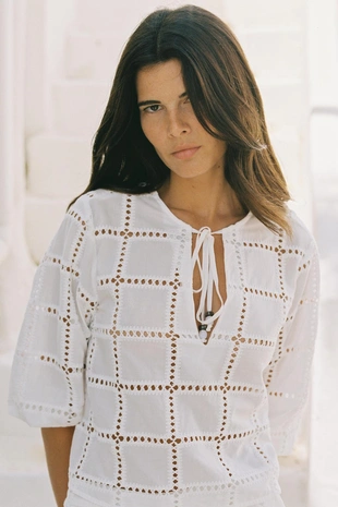 Укороченная блузка с перфорированной вышивкой- Заказать в России