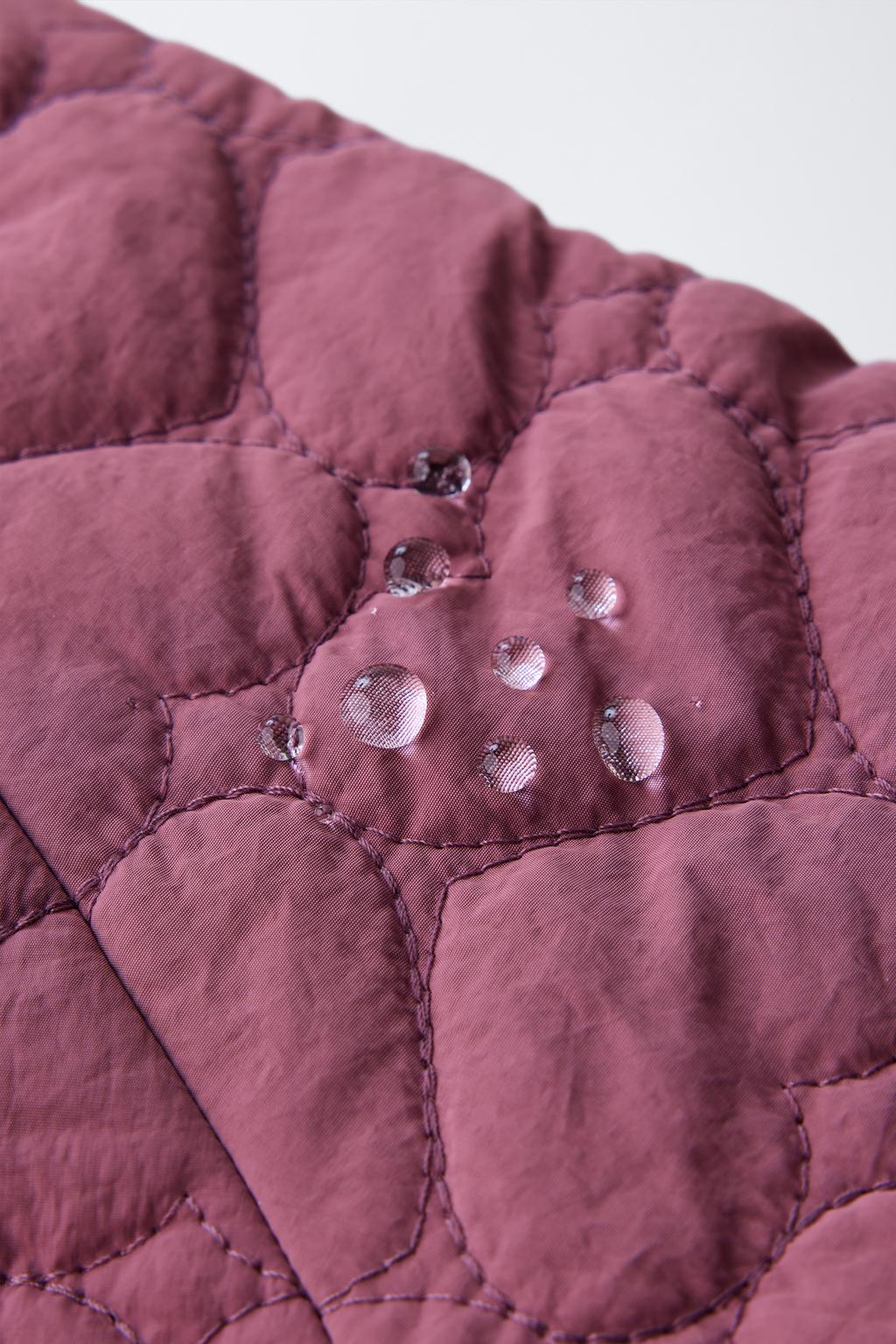 СТЕГАНАЯ КУРТКА С ЭТИКЕТКОЙ WATER REPELLENT