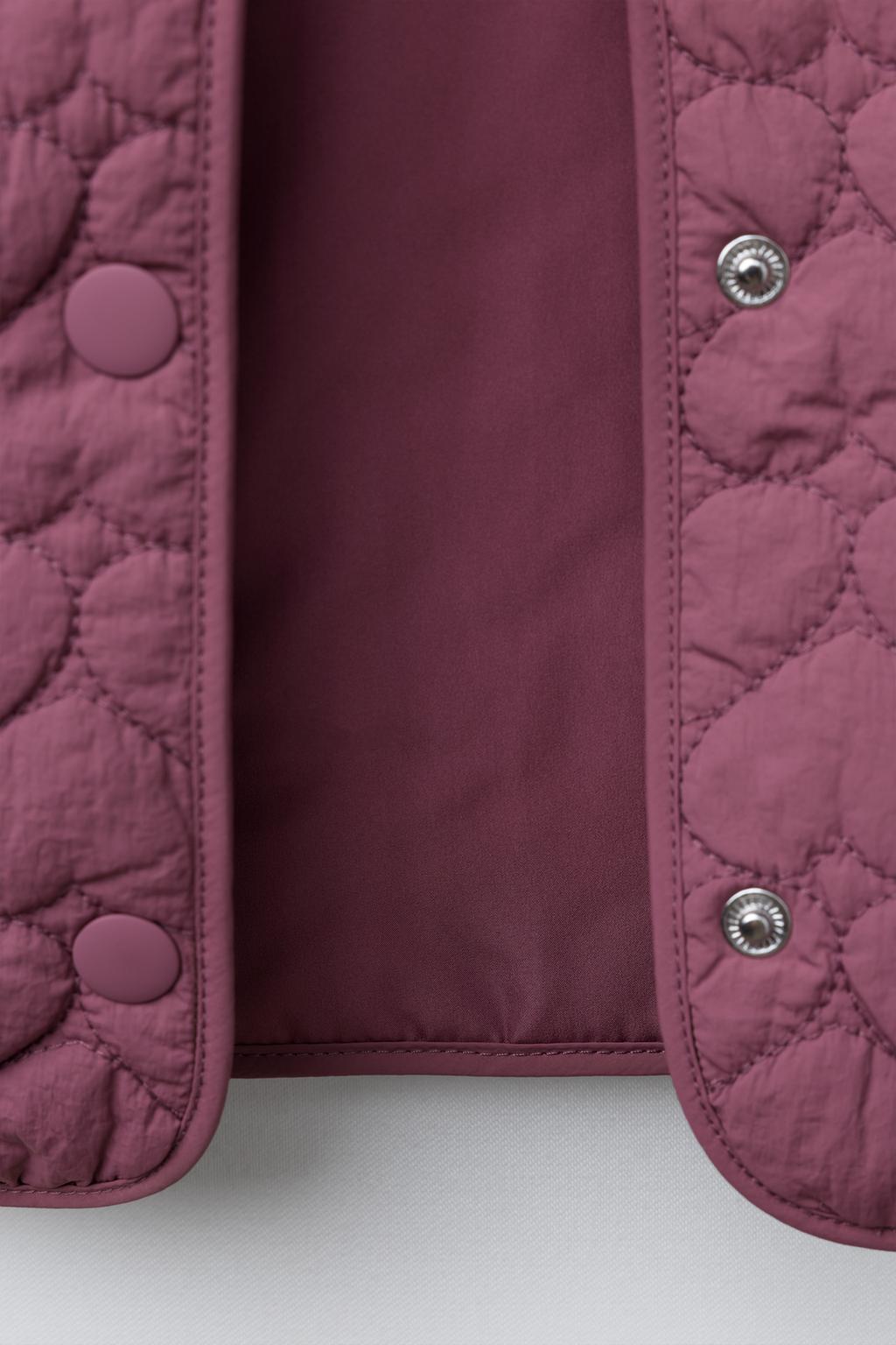 СТЕГАНАЯ КУРТКА С ЭТИКЕТКОЙ WATER REPELLENT