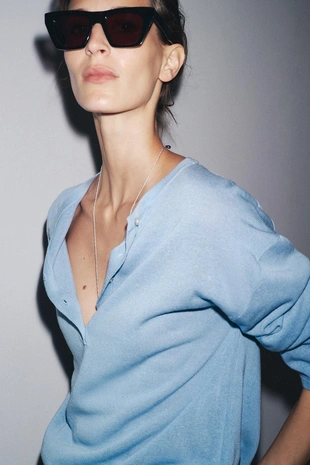 Трикотажный джемпер оверсайз гладкой вязки- Заказать в России