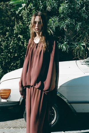 Длинное платье из легкой ткани- Заказать в России