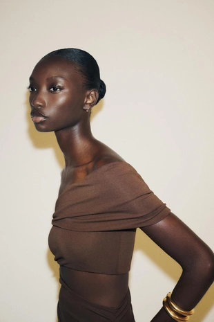 Длинное платье асимметричного кроя с вырезами- Заказать в России