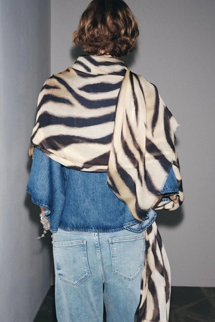 Шарф из модала с анималистическим принтом- Заказать в России