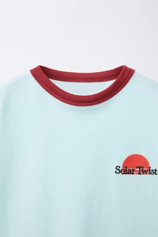 Футболка с вышивкой и контрастной отделкой- Заказать в России