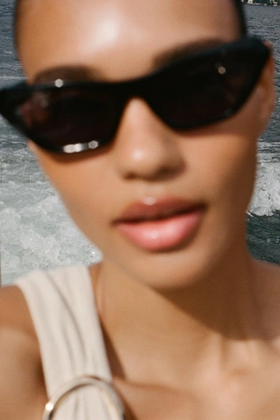 Трикотажный топ асимметричного кроя с фурнитурой- Заказать в России