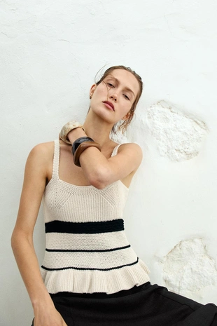 Трикотажный топ на бретелях- Заказать в России